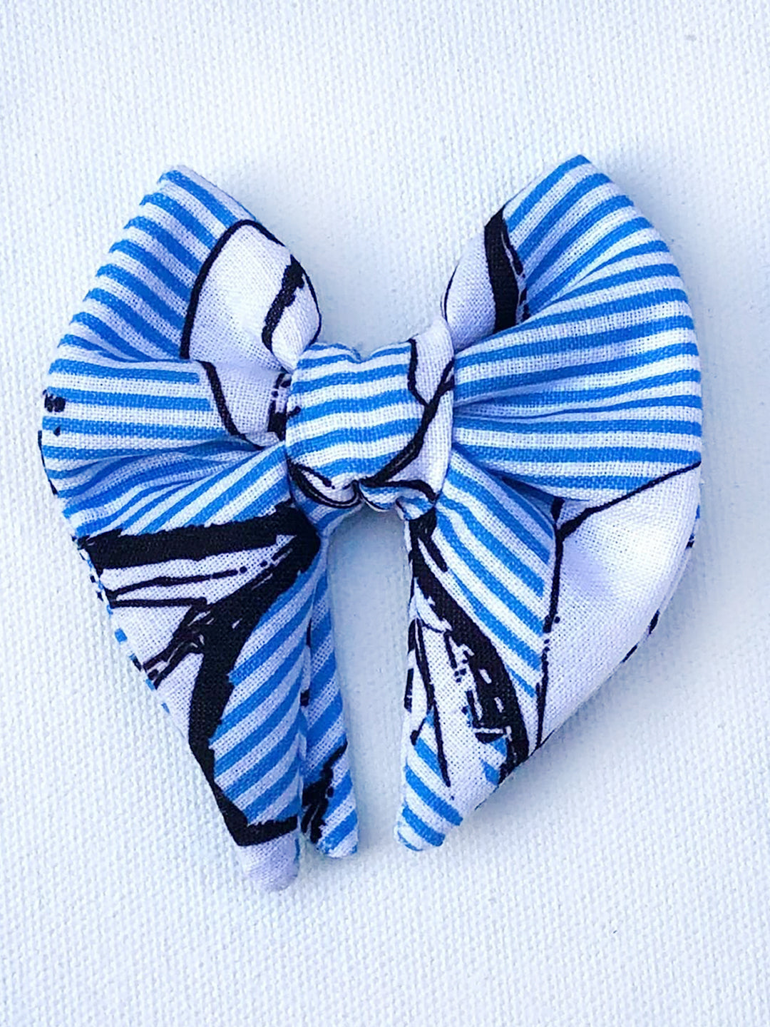 Blauer Blütenclip
