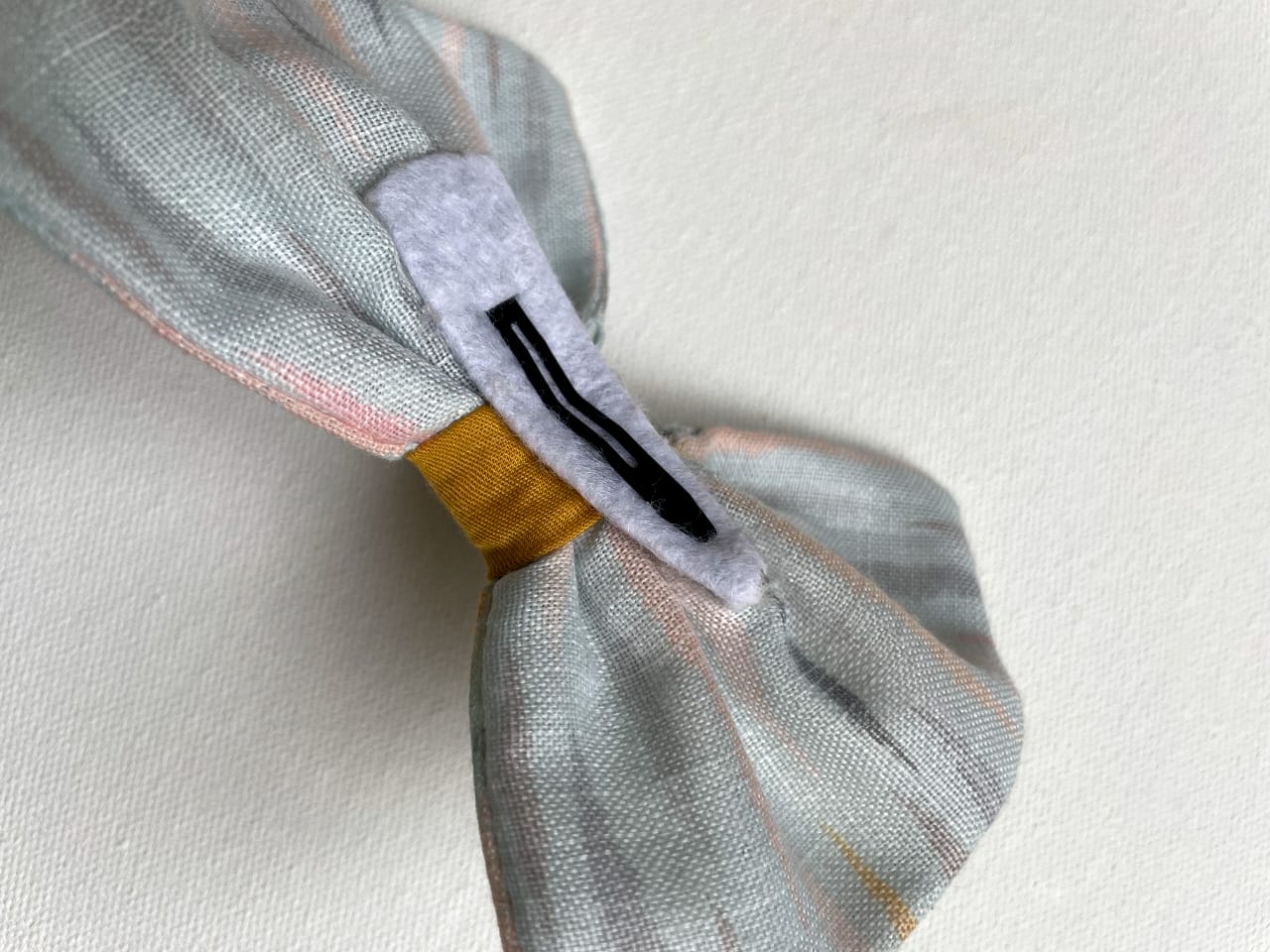 Pastellfarbene Linien Haarnadel