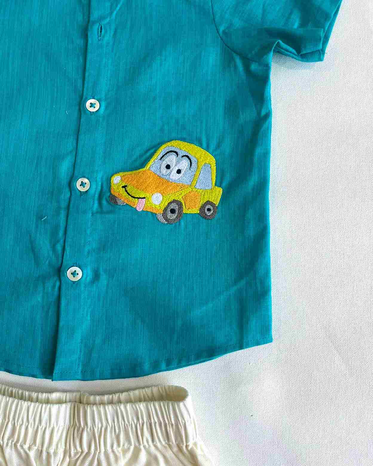 Verspieltes Shirt mit Automotiv